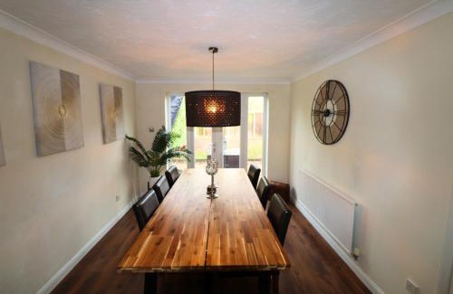 Binfield Casa | Binfield - Spacious Luxurious Four Bedroom House