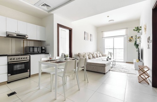 Jadaf Apartamento | Binghatti Gateway by Simply Comfort