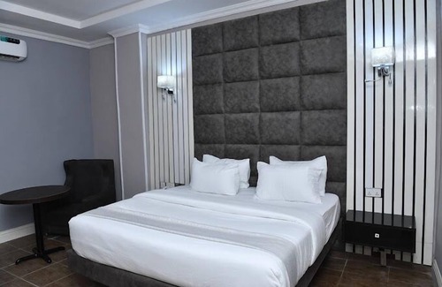 Benin City Hotel | Binos Inn Hotel and Suites