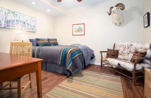 North Pole Apartamento | Biplane Hangar Bighorn Room