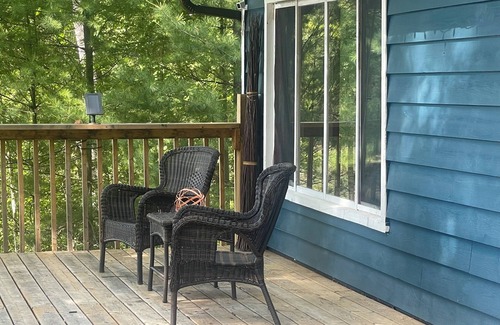 L'Amable Cabaña | Birch Bark Canoe Lucerne Lake Cottage is beautiful pet friendly & near Bancroft