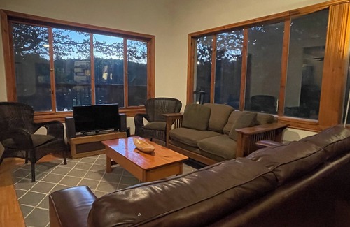 L'Amable Cabaña | Birch Bark Canoe Lucerne Lake Cottage is beautiful pet friendly & near Bancroft