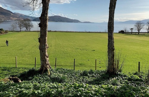 West Laroch Cabina | Birch Cabin: Your Elevated Haven Amidst Sea & Mountain Views
