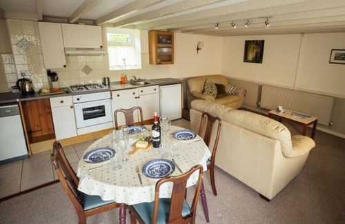 Haverfordwest Apartamento | Converted Stone Cottage with indoor swimming pool