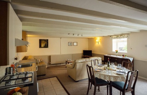 Haverfordwest Apartamento | Converted Stone Cottage with indoor swimming pool