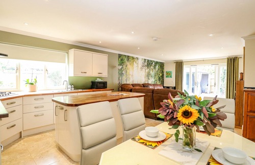 Brundall Cabaña | BIRCH COTTAGE, pet friendly, character holiday cottage in Brundall