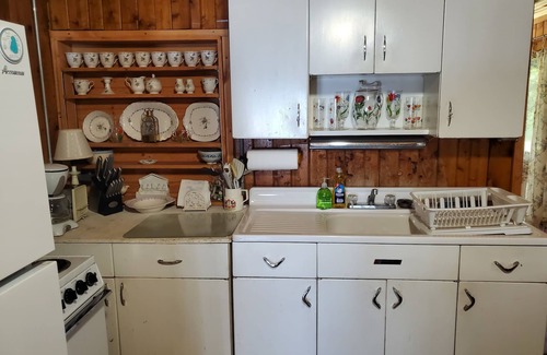 Kewadin Cabaña | Birch Lake Cottage, Elk Rapids, propiedad frente al mar cerca de Traverse City