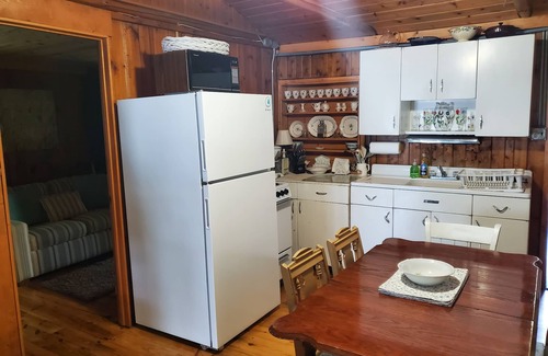 Kewadin Cabaña | Birch Lake Cottage, Elk Rapids, propiedad frente al mar cerca de Traverse City