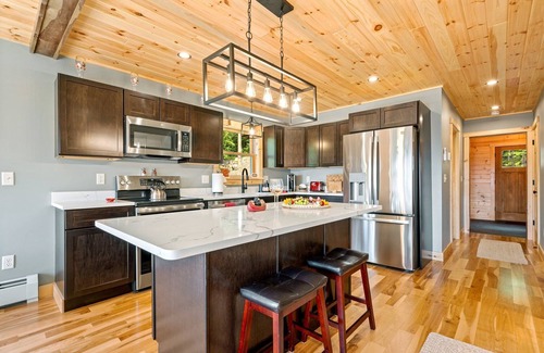 Bryant Pond Cabina | Birch Mountain Cabin| EV Charger-Slps12! HotTub!