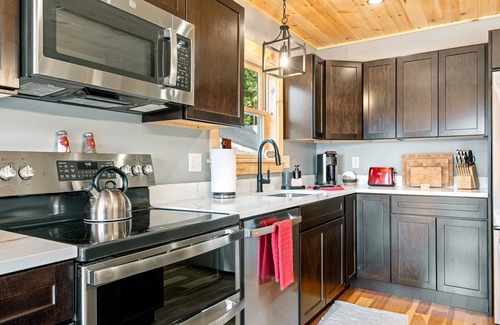 Bryant Pond Cabina | Birch Mountain Cabin| EV Charger-Slps12! HotTub!
