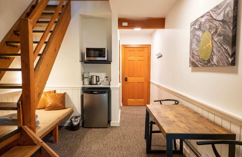 Mazama Casa | Birch Room 8 - loft room at The Inn At Mazama