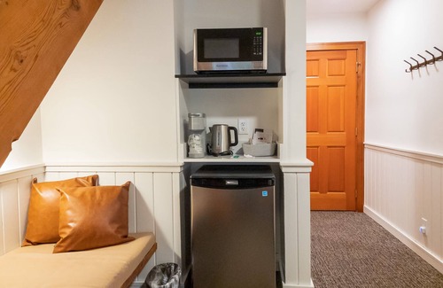 Mazama Casa | Birch Room 8 - loft room at The Inn At Mazama