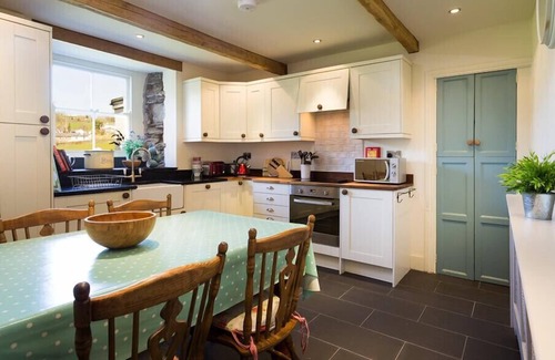 Crook Cabaña | BIRCHMILL COTTAGE, pet friendly, with open fire in Kendal