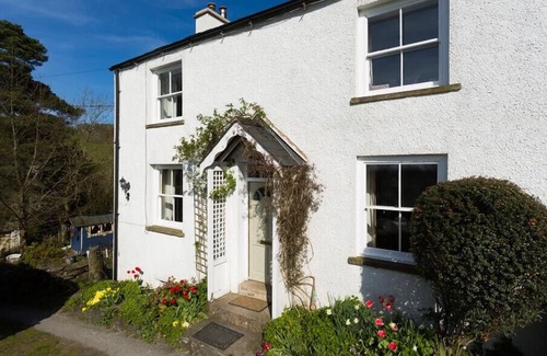 Crook Cabaña | BIRCHMILL COTTAGE, pet friendly, with open fire in Kendal
