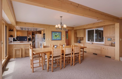 Maple City Casa | Birchway Breeze Lakefront Firepit 10min Glen Arbor