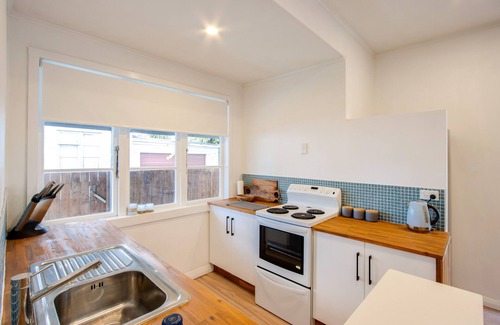 Marewa Casa | Bird and Fish - Napier Holiday Home