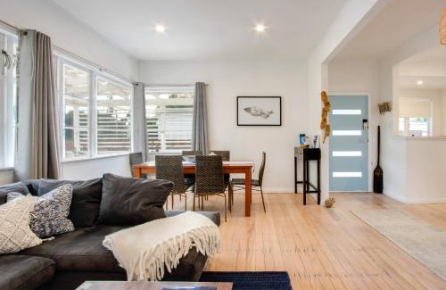 Marewa Casa | Bird and Fish - Napier Holiday Home