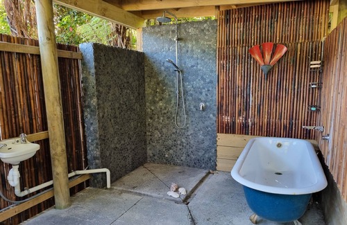 Te Kouma Casa | Bird Oasis on Kowhai - Peaceful. Close to Beach & Boat Ramp