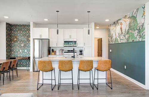 Noblesville Apartamento | BIRD SANCTUARY - KING BED/QUEEN BED