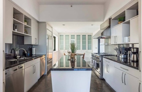 Mid-Wilshire Casa | Bird Street Home minutes away from Sunset Strip