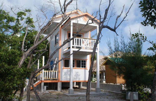 Cayo Corker Cabaña | Birdhouses Hummingbird is a very unique place in the sunset side of the island.