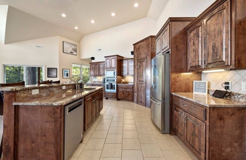 Rogers Casa | Birds Eye Retreat -10 acres on Beaver Lake-Hot Tub