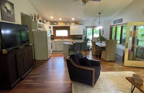 Howard Casa | Birds Eye Retreat in Apple Valley Lake, Howard, Ohio