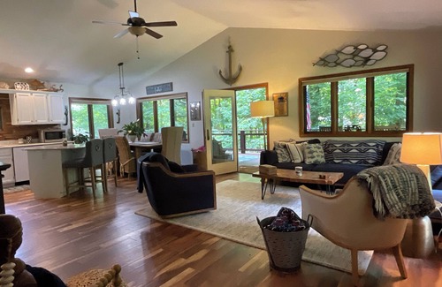 Howard Casa | Birds Eye Retreat in Apple Valley Lake, Howard, Ohio
