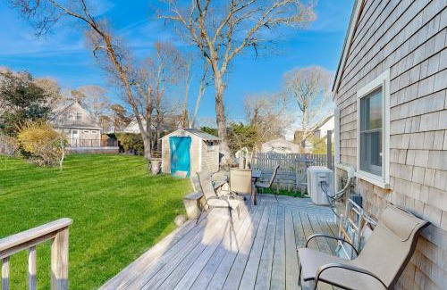 Oak Bluffs Casa | Birds of Paradise