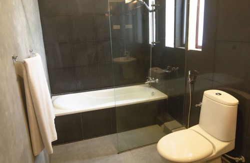 Alawwa Hotel | Birds Park Polgahawela