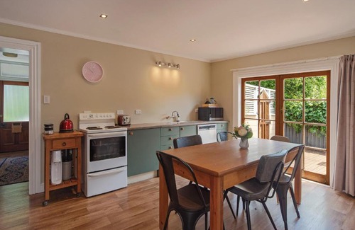 Nelson Casa | Birdsong Cottage