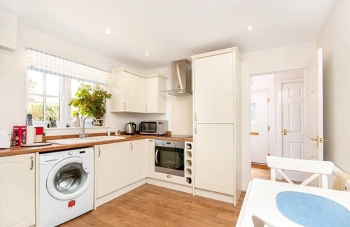 Twyford Casa | Birdsong Mansion sleeps 12 Twyford Winchester