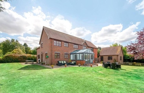 Twyford Casa | Birdsong Mansion sleeps 12 Twyford Winchester