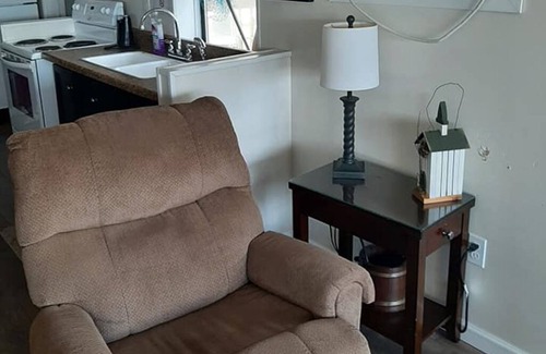 Holladay Cabaña | Birdsong Resort Cottage #12 View of KY Lake - Camden TN