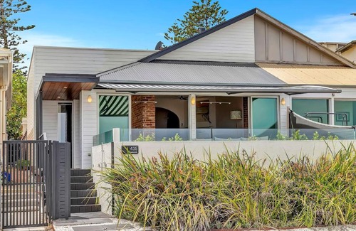 Grange Casa | Birdy Beach House - An Idyllic Oceanfront Lifestyle