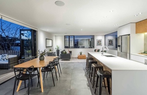 Birkenhead Casa | Birkenhead Point Beauty - quiet family home with amazing views.