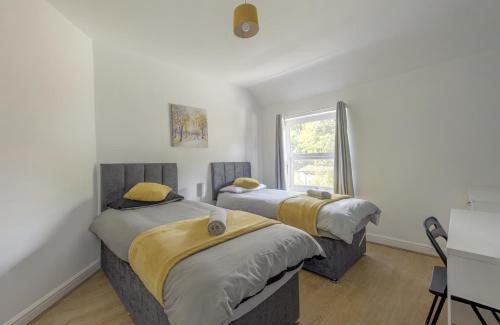 Erdington Apartamento | Birmingham Contractor House sleeps 8 Private Garden near M6 Motorway Business Wi-FI