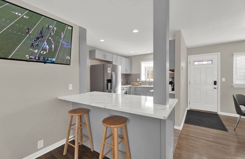 Birmingham Casa | Birmingham Retreat - Work & Play