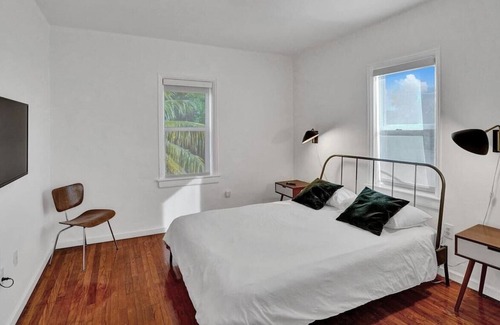 Northeast Miami Casa | Biscayne Deluxe Unit, 2br/1bath, Free Parking, Garden & Bbq!