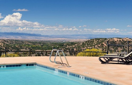 Tesuque Casa | ¡Disfruta de magníficas puestas de sol de Santa Fe con acceso a la piscina!