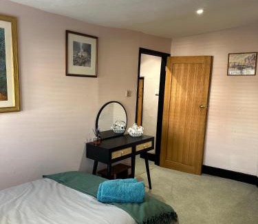 Horsham Casa | Bishopric Cottage 2 Bedroom Cottage In Horsham Built In 1667
