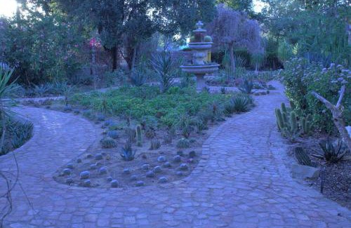 Oudtshoorn Casa | Bisibee Guest House