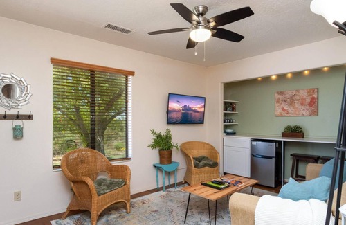 Clarkdale Casa | Bitter Creek Villa Suite - Hilltop Oasis—hot tub & free kayaking