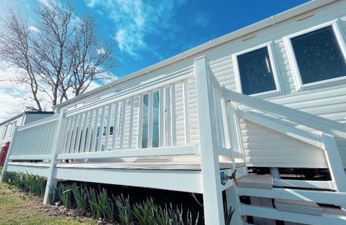 Great Yarmouth Complejo | Bittern 8, Scratby - California Cliffs, Parkdean, sleeps 8, free Wi-Fi, bed linen and towels included, pet friendly - 2 minutes from the beach!