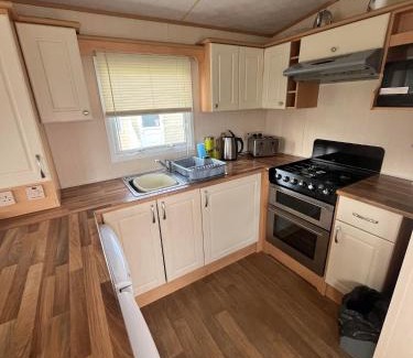 Great Yarmouth Complejo | Bittern 8, Scratby - California Cliffs, Parkdean, sleeps 8, free Wi-Fi, bed linen and towels included, pet friendly - 2 minutes from the beach!