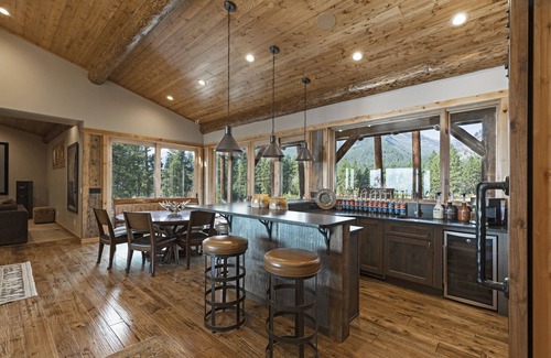 Hamilton Casa | Bitterroot’s Best Views & Outdoor Adventures at Mill Creek 22 Acre Luxury Lodge