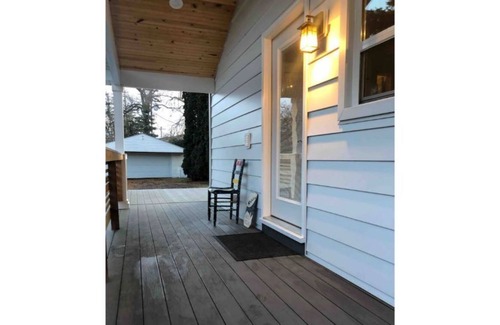 Brighton Casa | Bitty Brighton Bungalow - cozy home downtown.