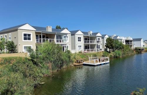 Pretoria Apartamento | BKM Lake View Retreat at Leisure Bay Estate
