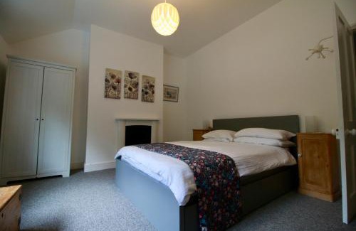 Seaford Casa | Blachington Cottage, Stunning and Central By Air Premier