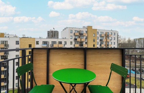 Nowe Miasto Apartamento | Black and Green Apartment by Renters